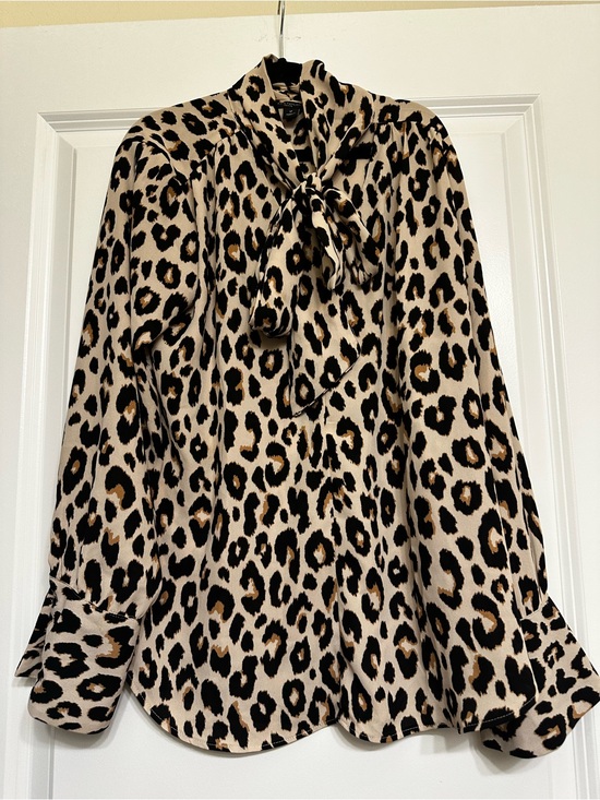 Ann Taylor Tops - Ann Taylor Leopard Print Tie-Neck Blouse - Black & Tan Spots